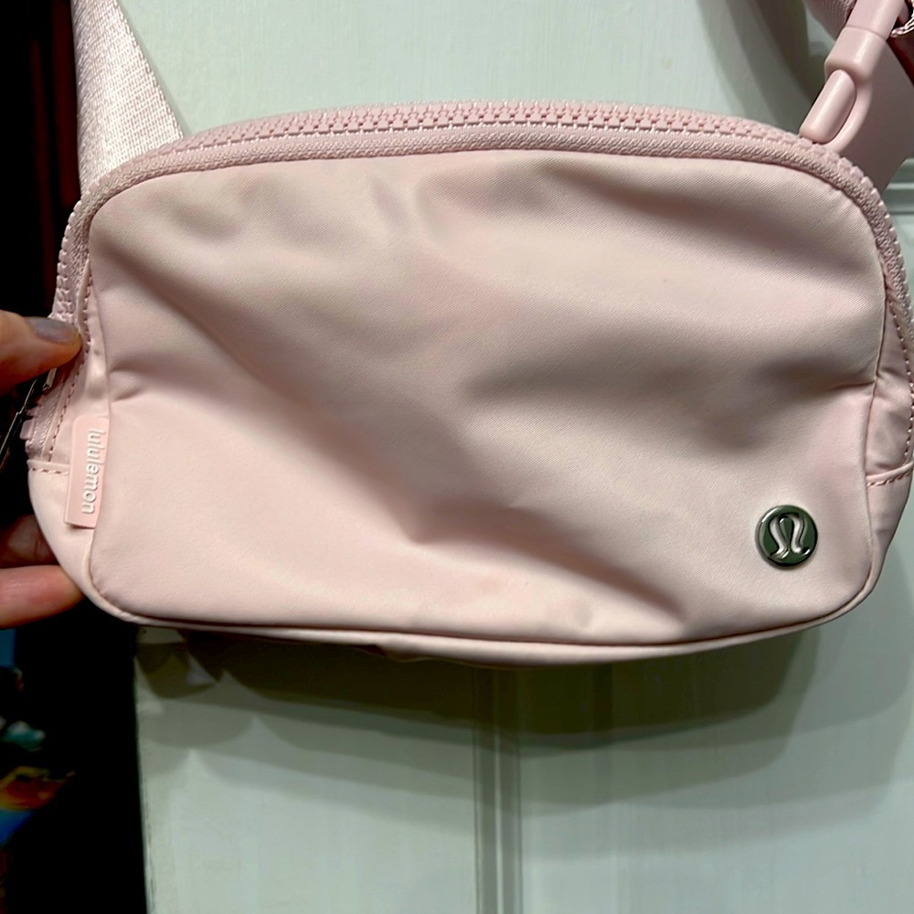 Lululemon 1L belt bag pale/light pink